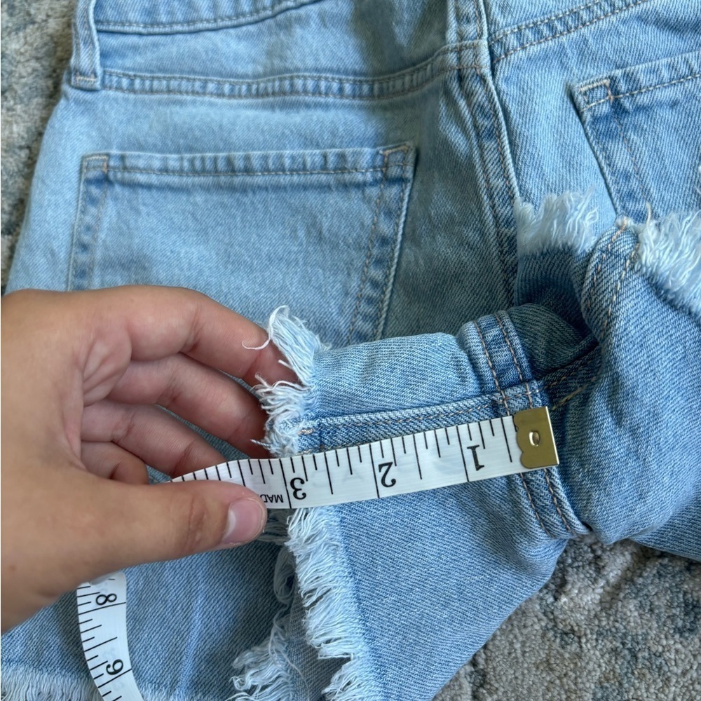 Hollister Ultra High-Rise Mom Jean Shorts - Picture 6 of 6